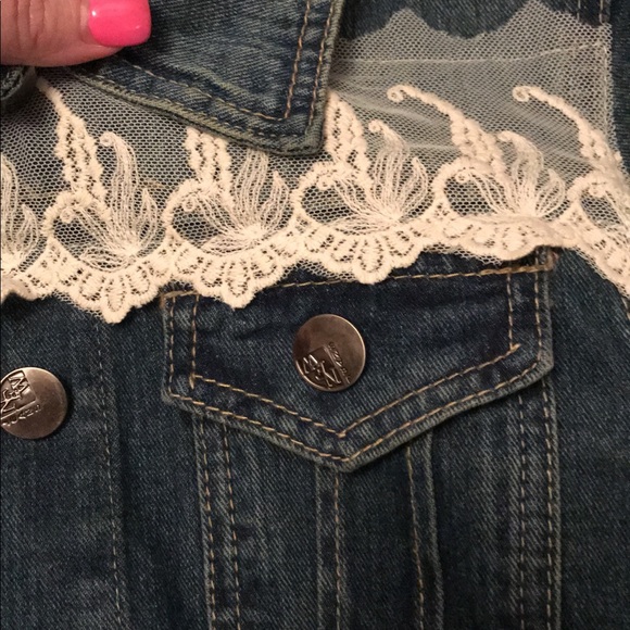 Jean Jacket Lace detail size***Medium*** - Picture 2 of 4